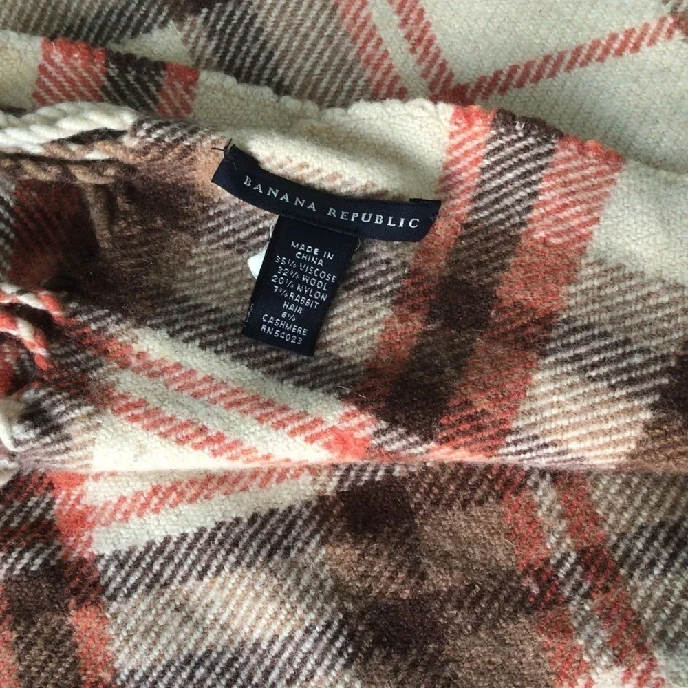 Banana Republic Wool Plaid Pattern  Scarf Winter Cold Weather